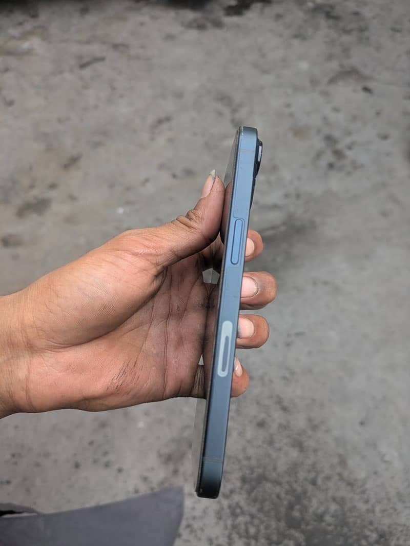 Apple iPhone 13 4