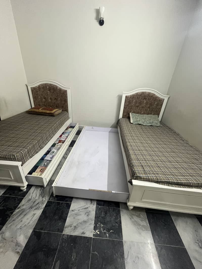Single beds compact 4