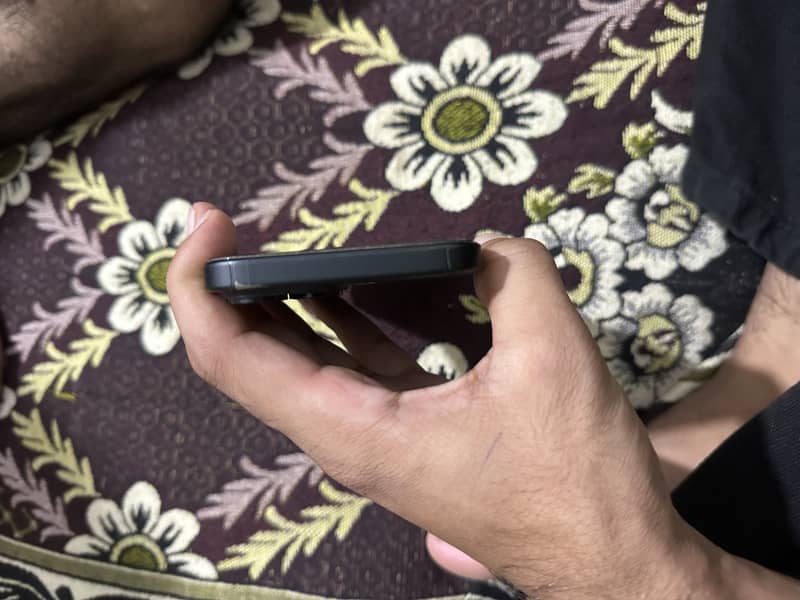 Apple iPhone 15 7