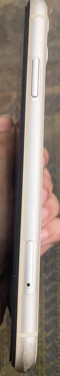 Apple iPhone 11 4