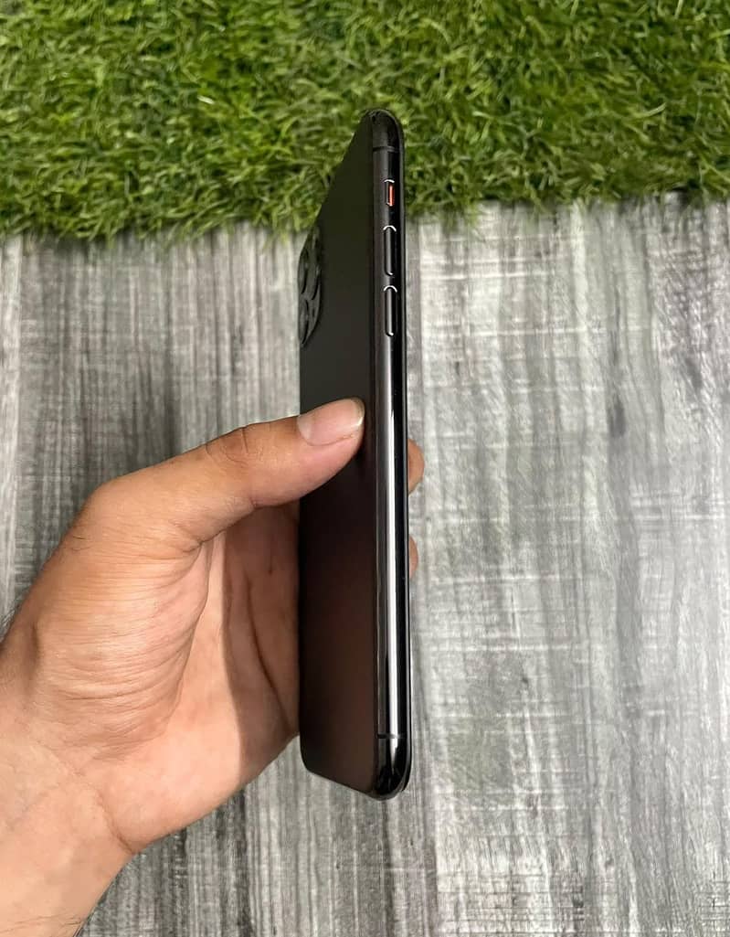 iPhone 11 Pro Max 3