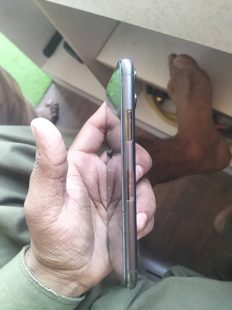 Apple iPhone 11 Pro 1