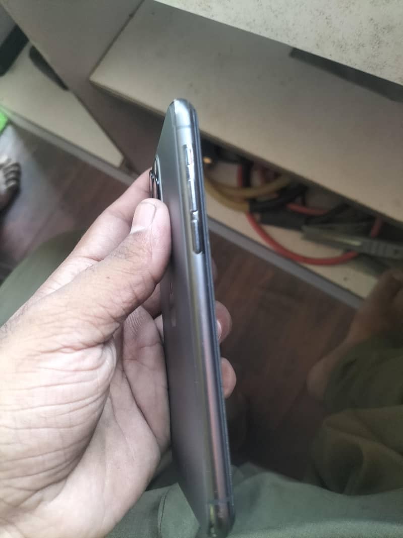 Apple iPhone 11 Pro 3