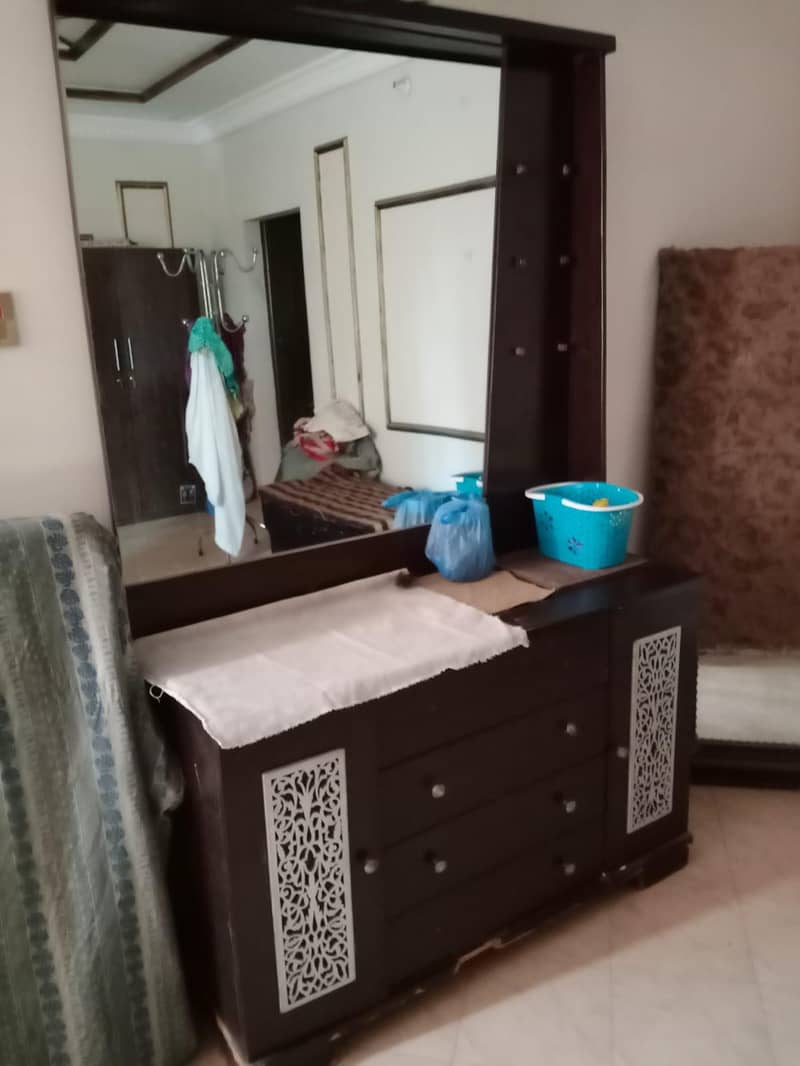 Modern Masterbed with sidetables 2