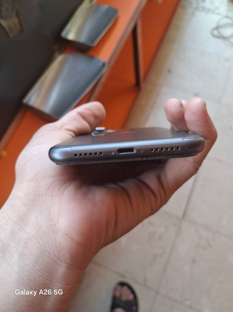 Apple iPhone 11 9