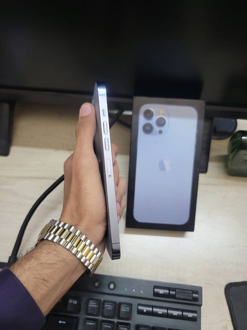Apple iPhone 13 Pro Max 2