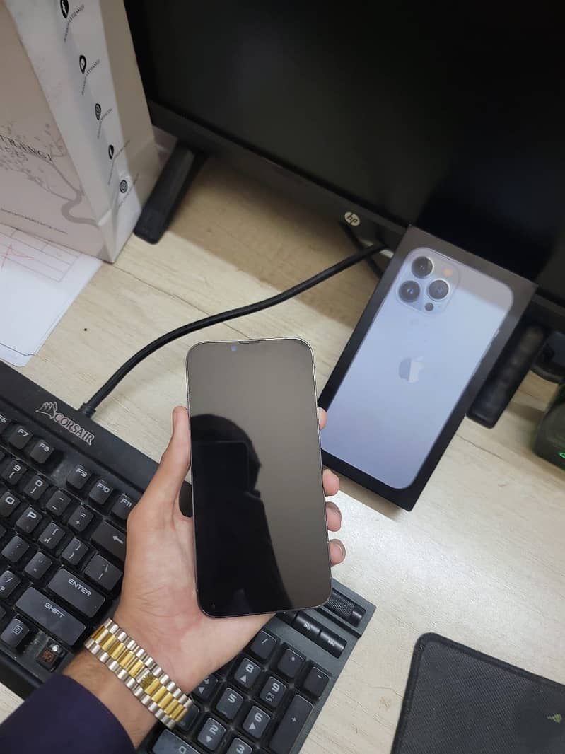 Apple iPhone 13 Pro Max 4
