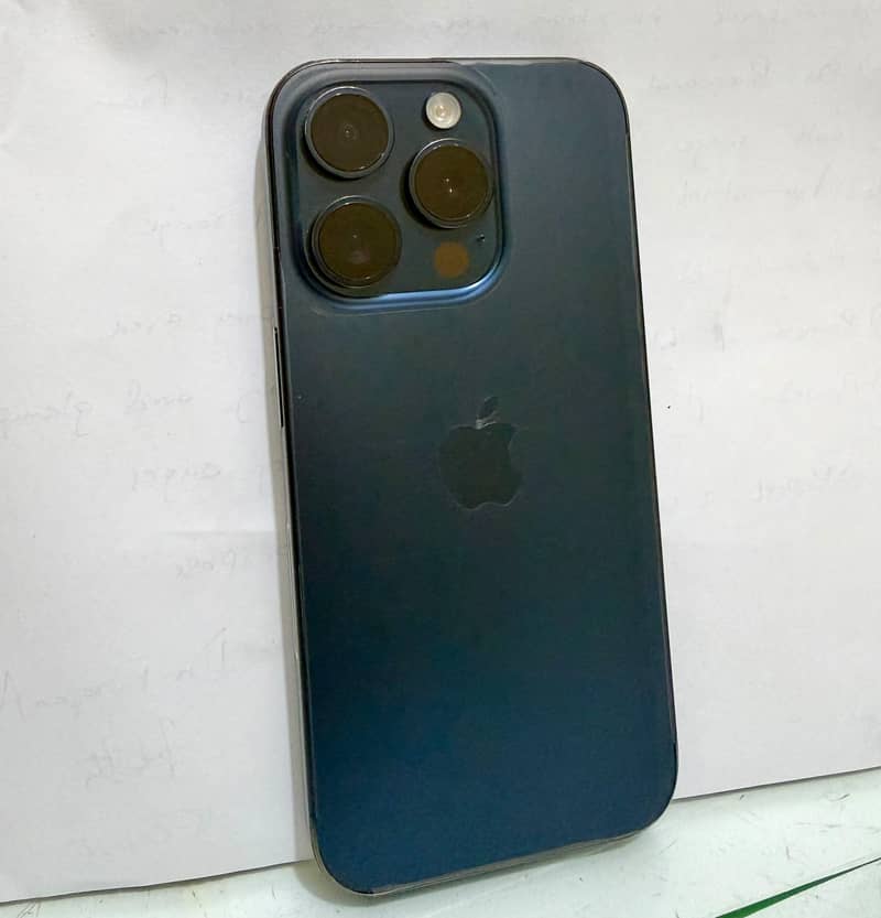 Apple iPhone 15 Pro 3