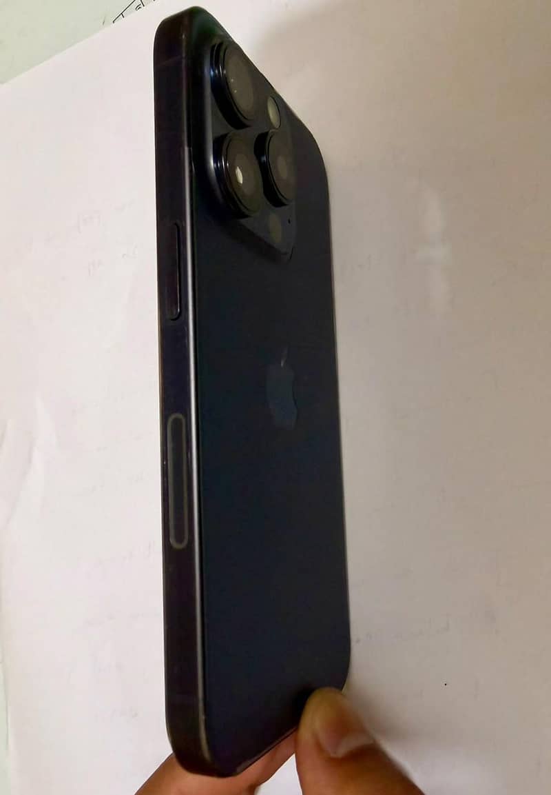 Apple iPhone 15 Pro 4