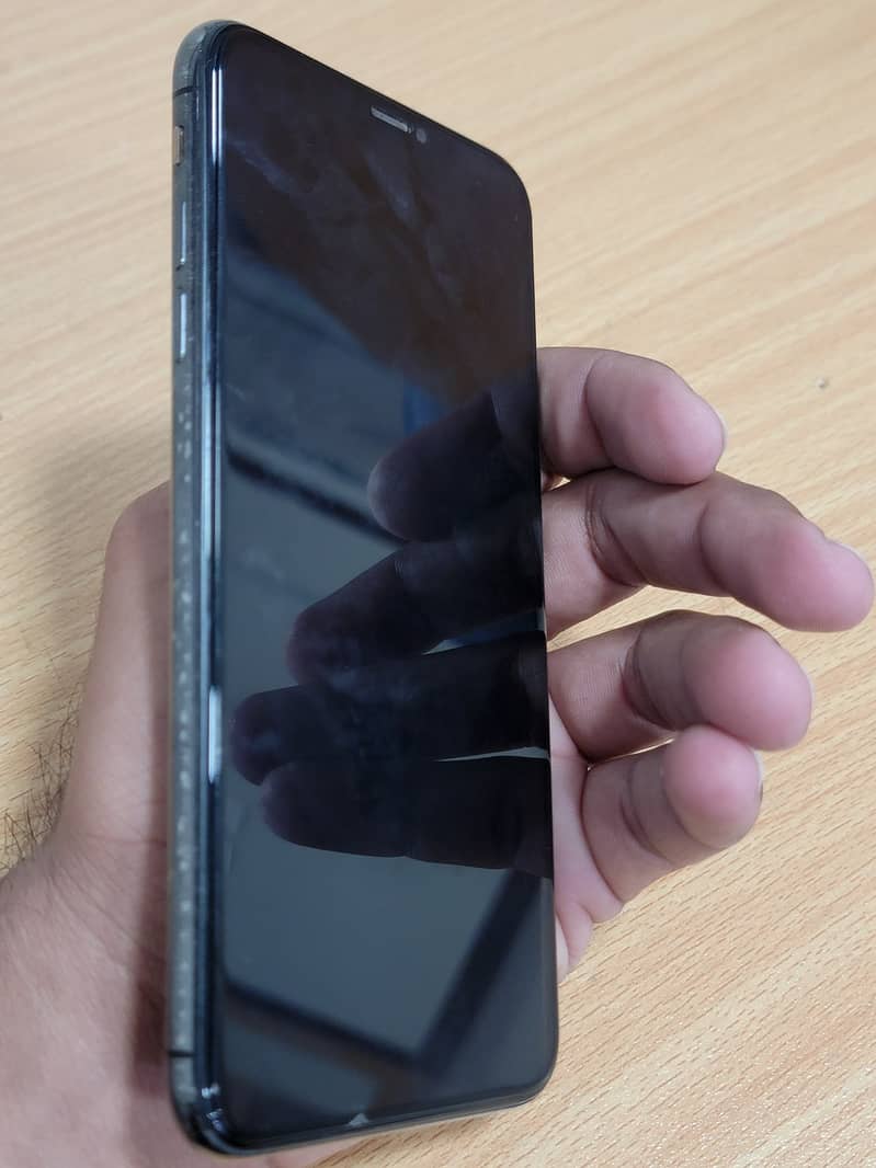 Apple iPhone XS Max 1