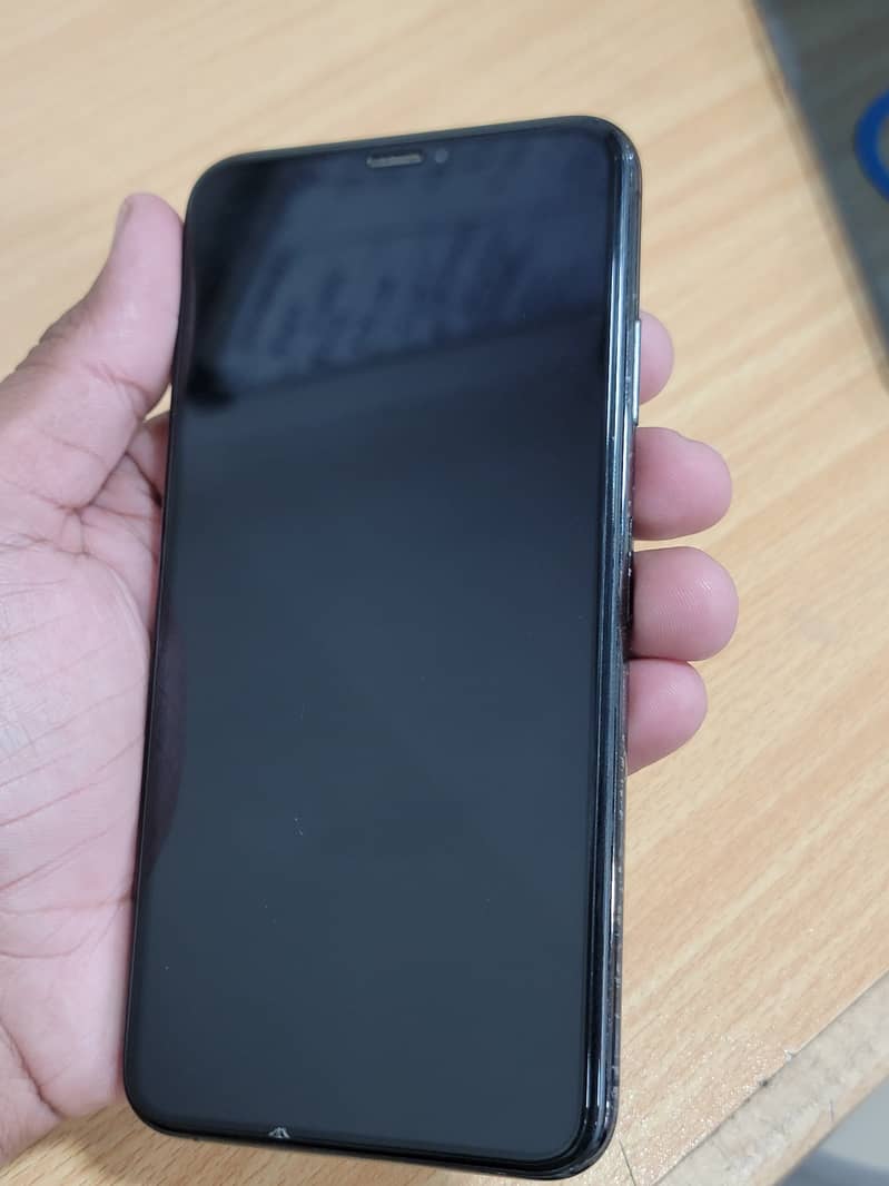 Apple iPhone XS Max 3