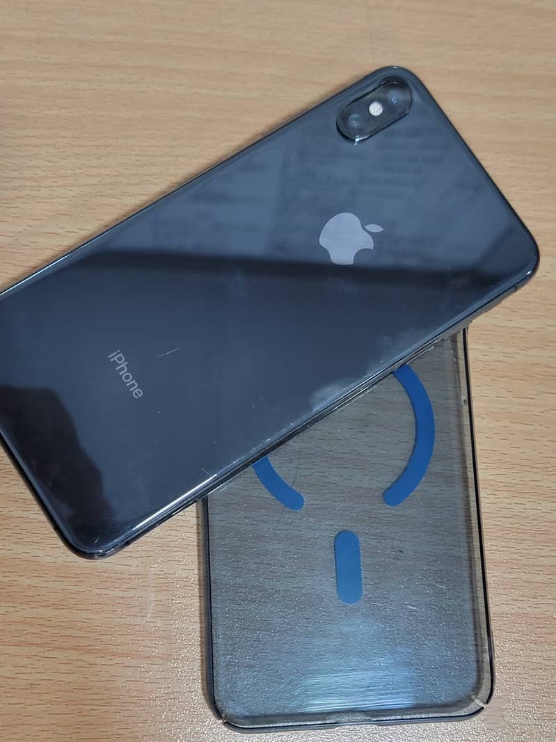 Apple iPhone XS Max 4