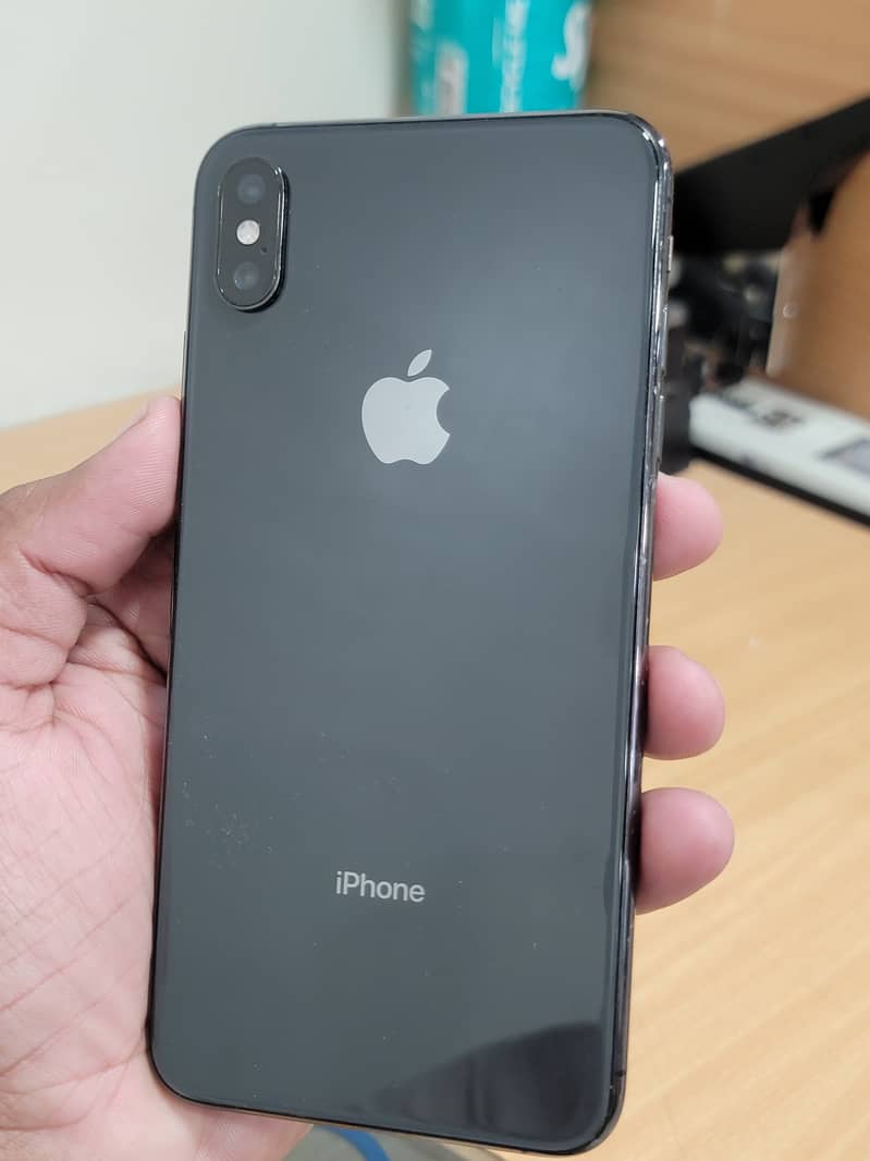 Apple iPhone XS Max 5
