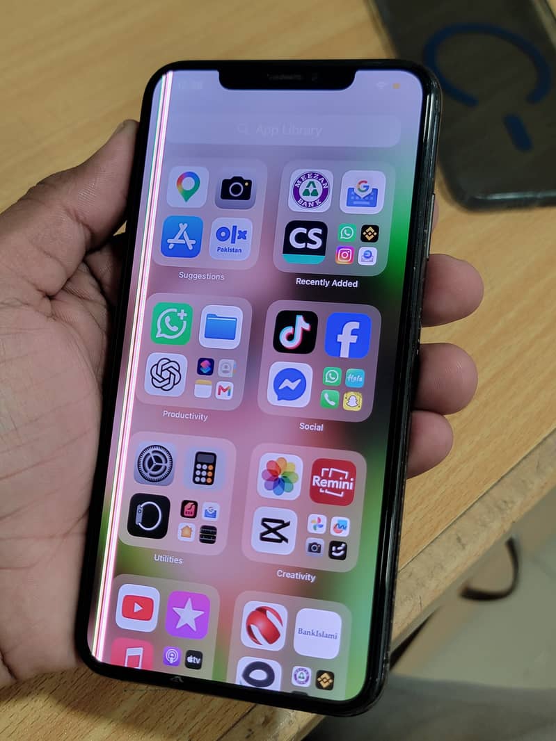 Apple iPhone XS Max 7