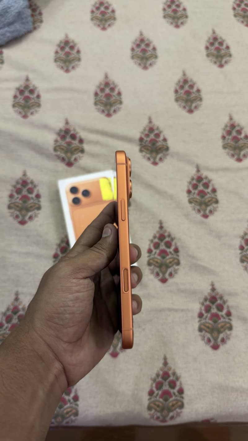 Apple iPhone 17 Pro Max 2