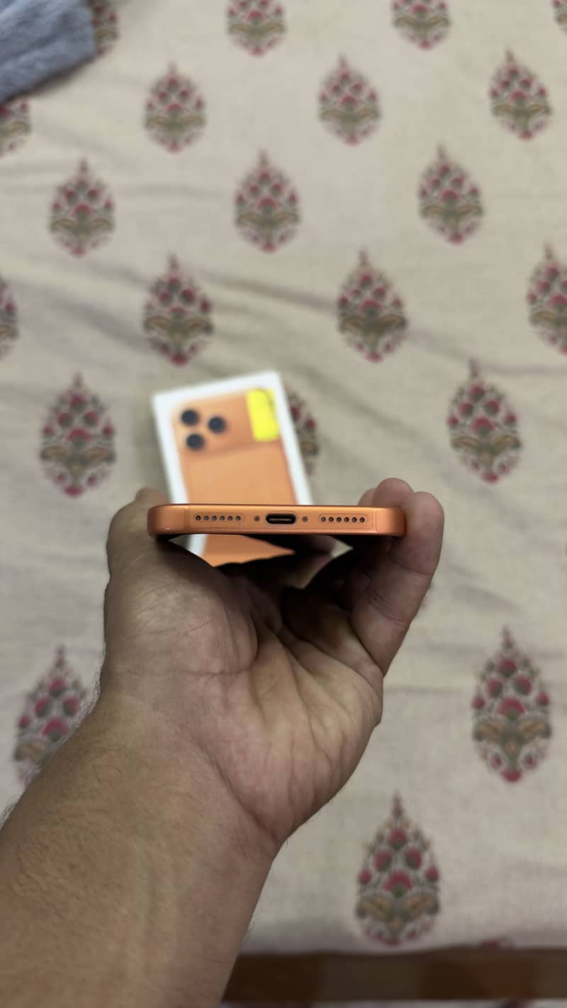Apple iPhone 17 Pro Max 4