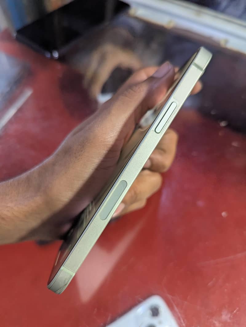 Apple iPhone 12 3