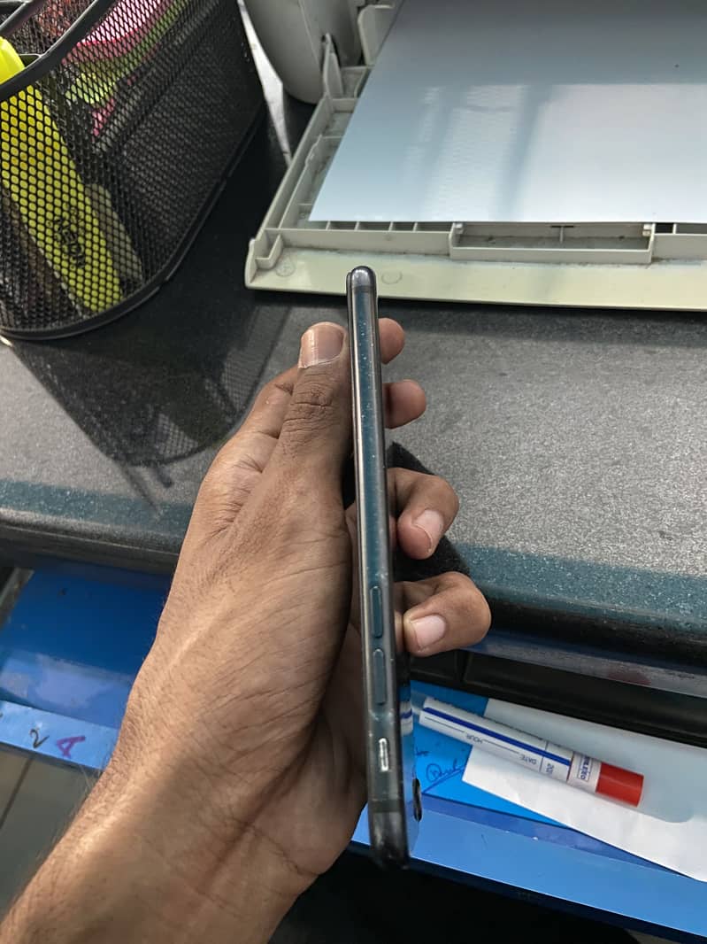 Apple iPhone 7 0