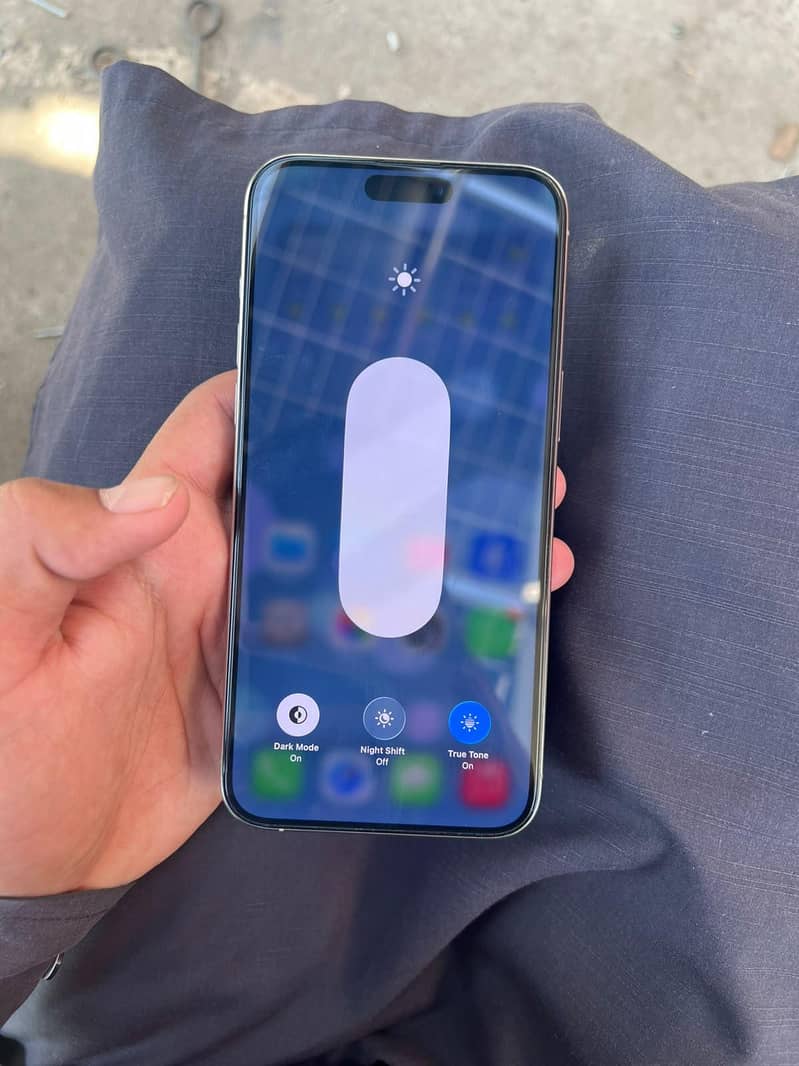 Apple iPhone 15 Pro Max 1