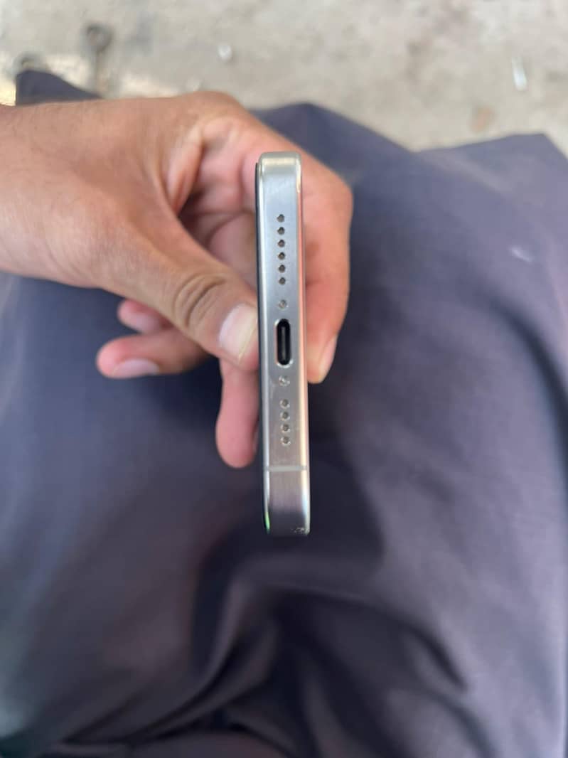 Apple iPhone 15 Pro Max 2