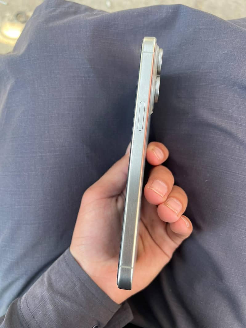 Apple iPhone 15 Pro Max 3