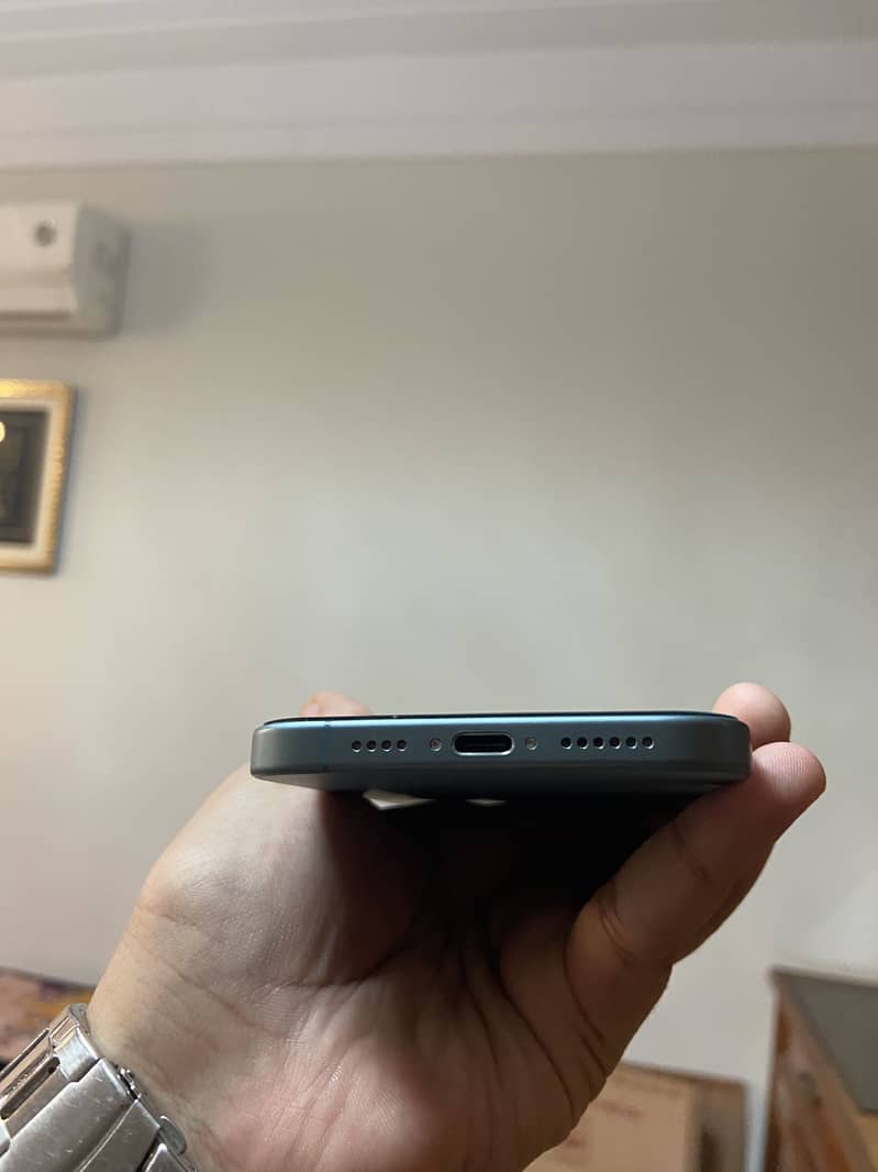 Apple iPhone 16 Plus 1