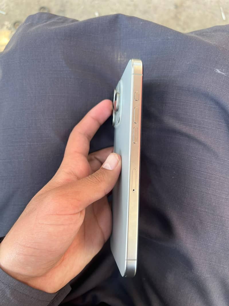 Apple iPhone 15 Pro Max 4
