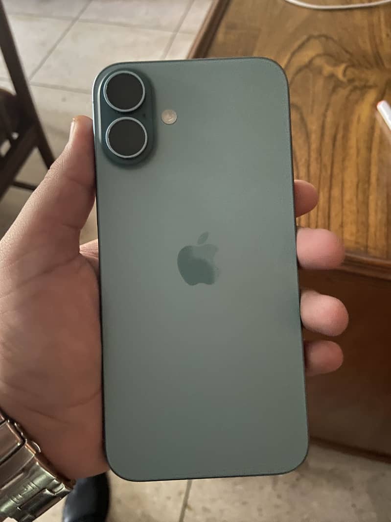 Apple iPhone 16 Plus 3