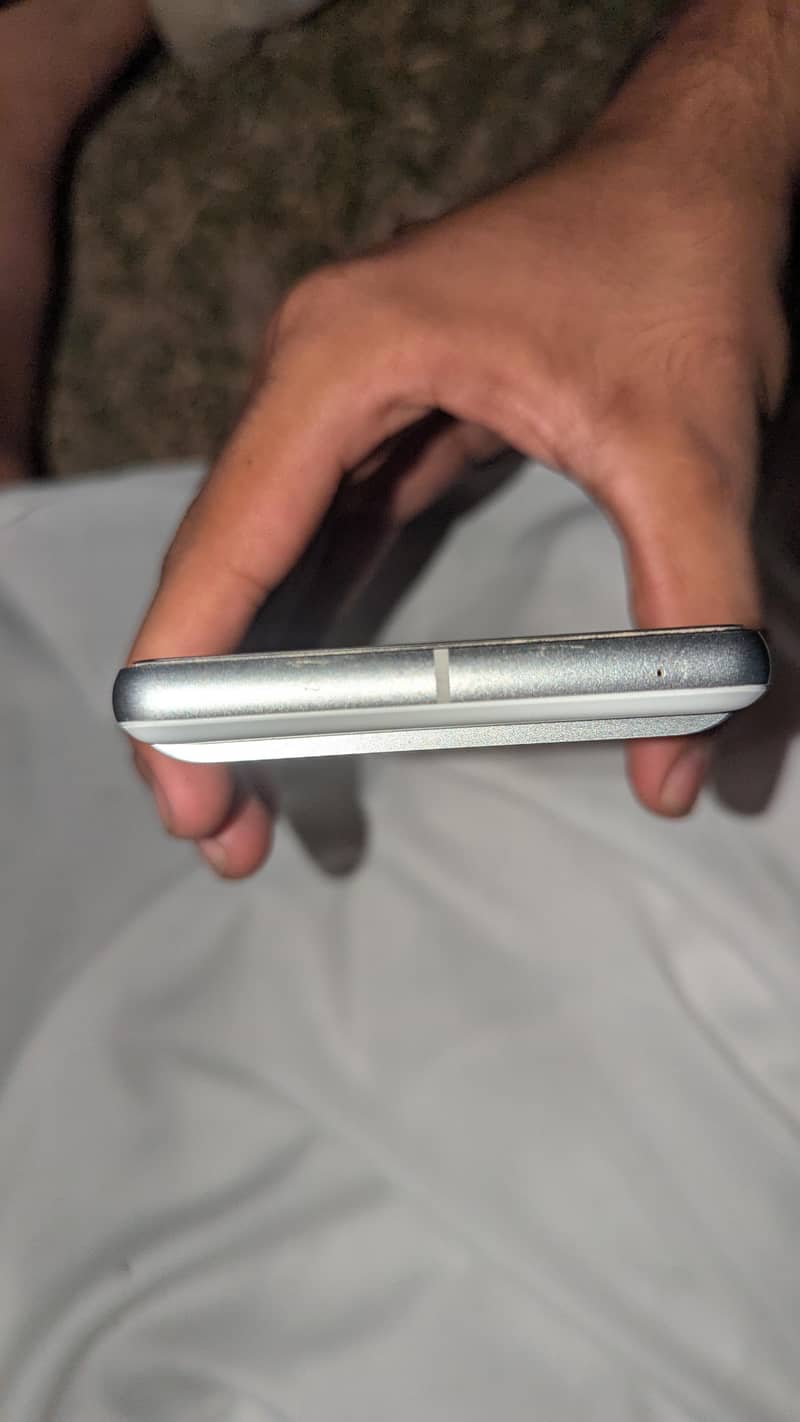 Google Pixel 7 4