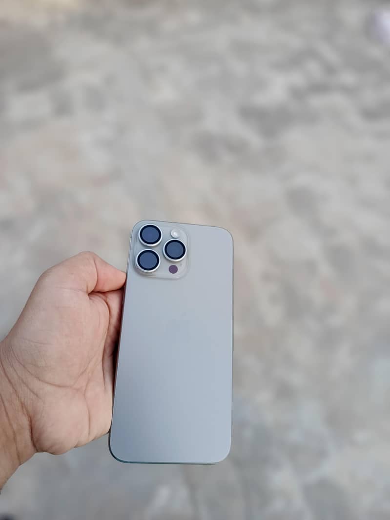 Apple iPhone 15 Pro Max 2