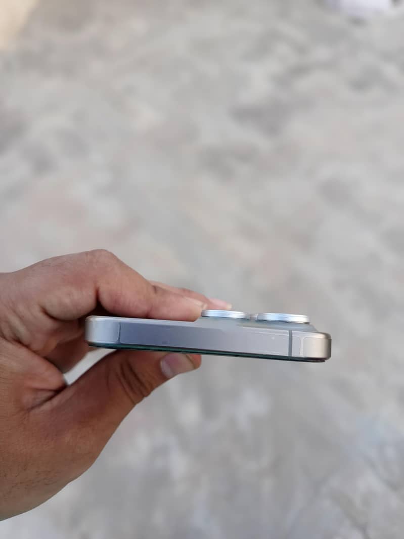 Apple iPhone 15 Pro Max 6