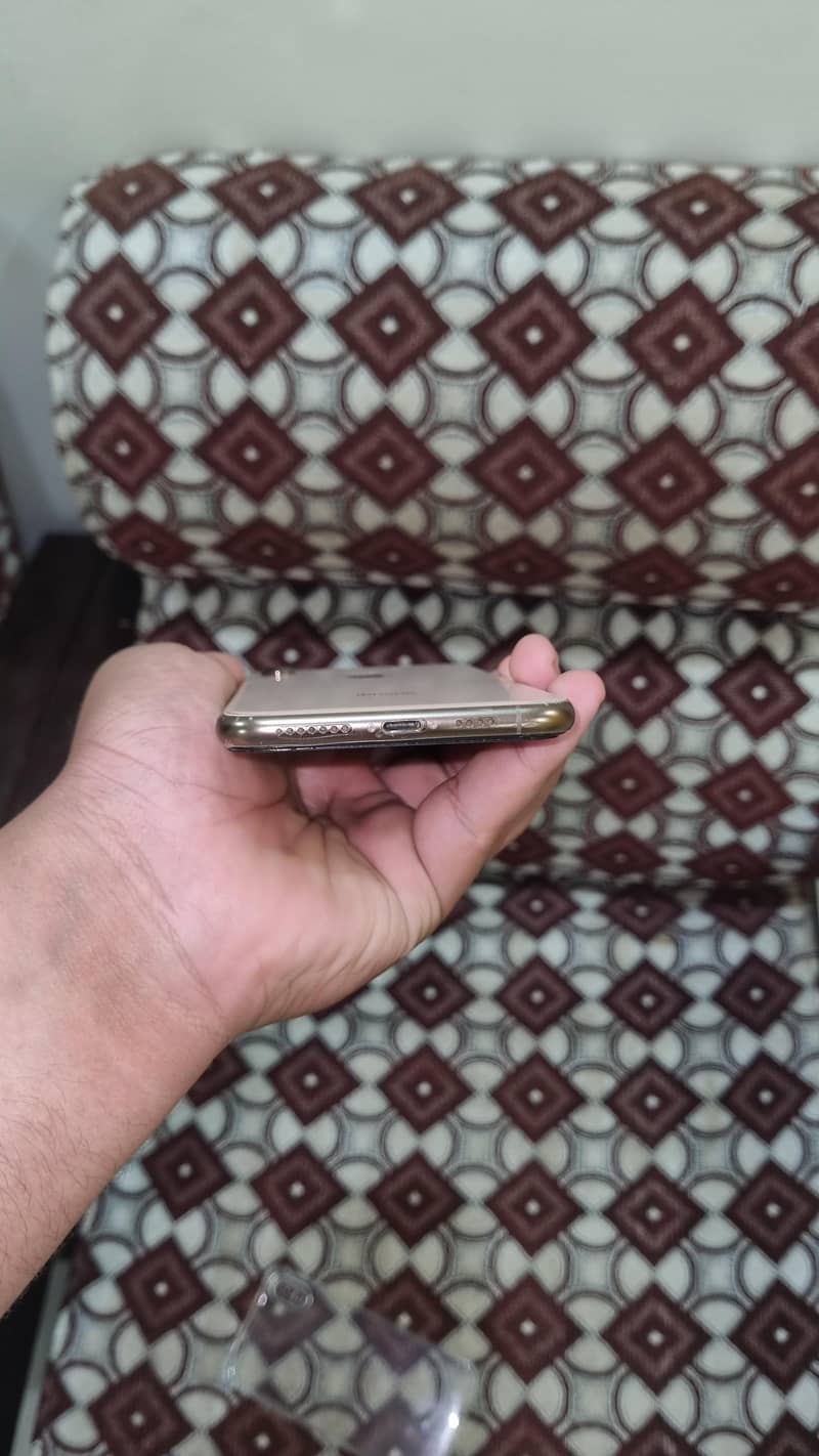 Apple iPhone X 3