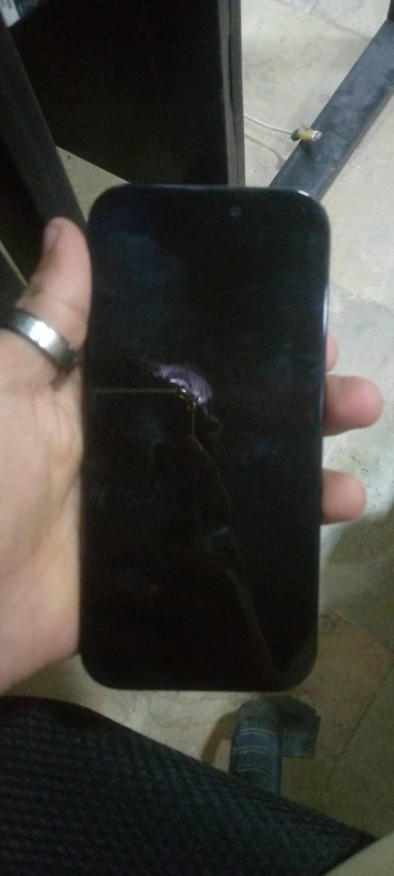 Apple iPhone 16 Pro 1