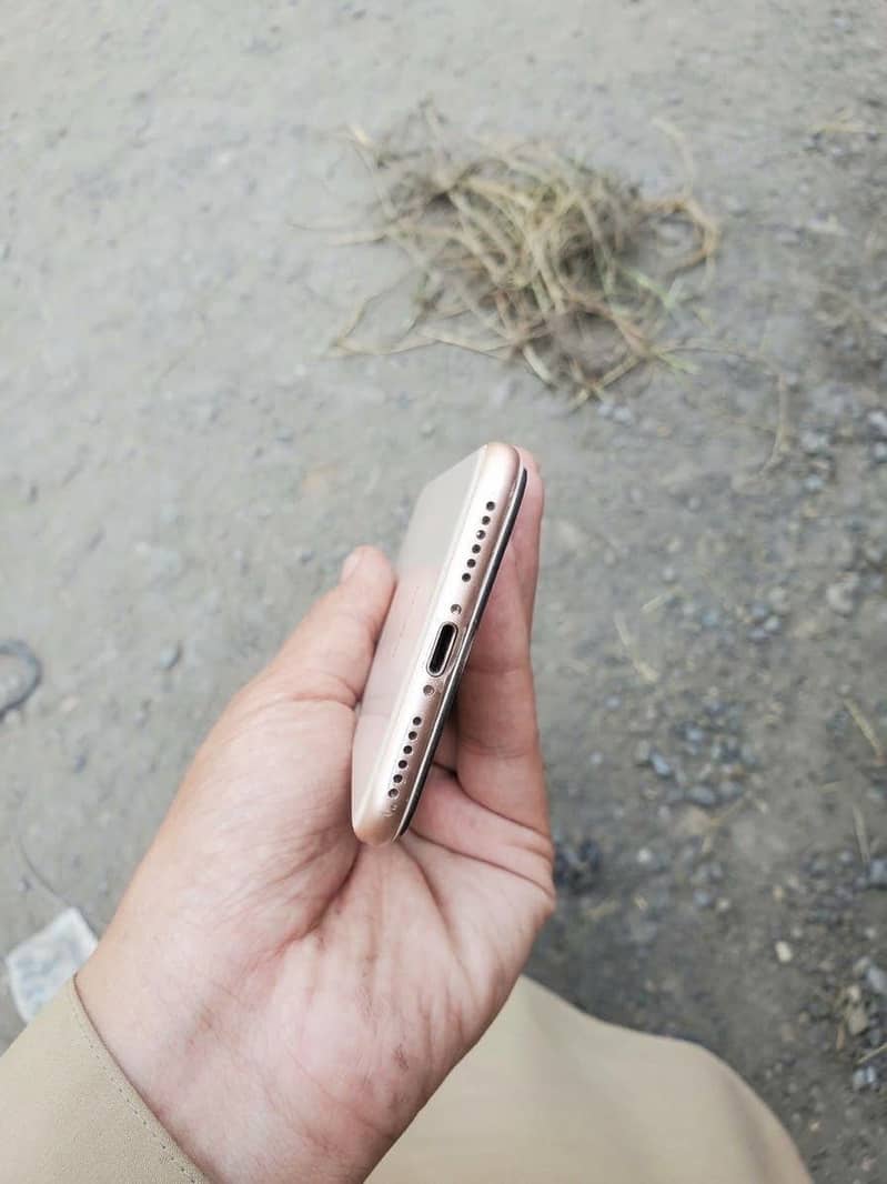 Apple iPhone 8 4