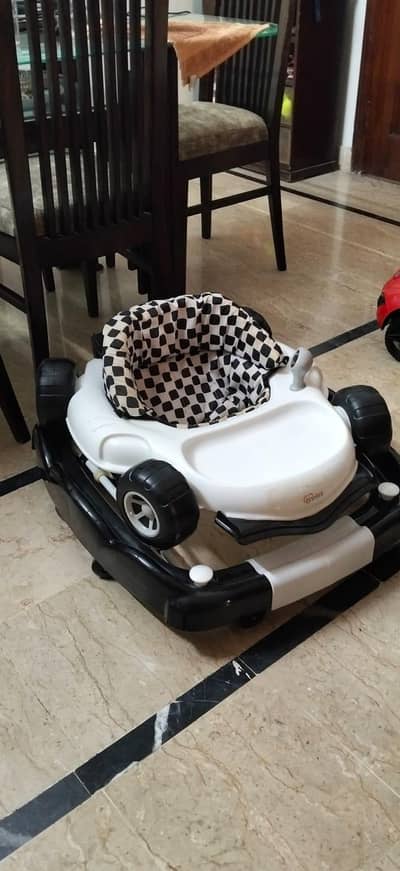 BABY WALKER
