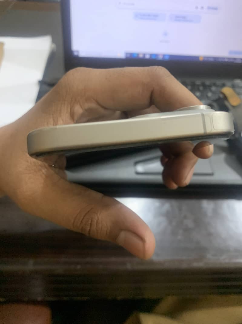 Apple iPhone 15 Pro Max 3