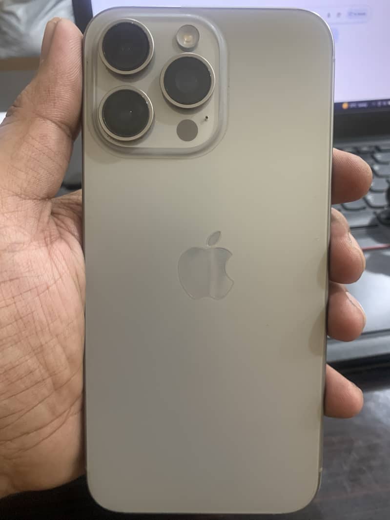 Apple iPhone 15 Pro Max 5