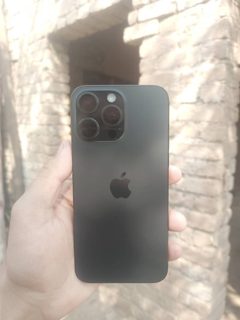 Apple iPhone 15 Pro Max 0