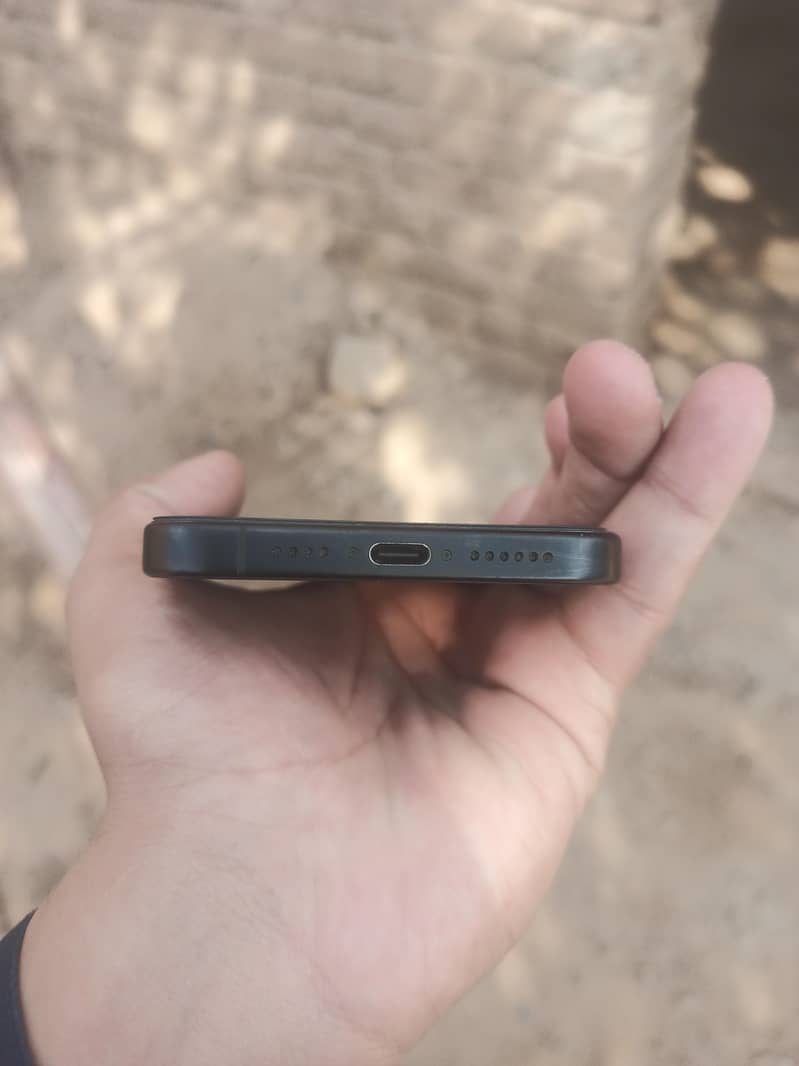 Apple iPhone 15 Pro Max 1