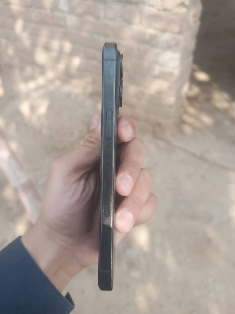 Apple iPhone 15 Pro Max 2