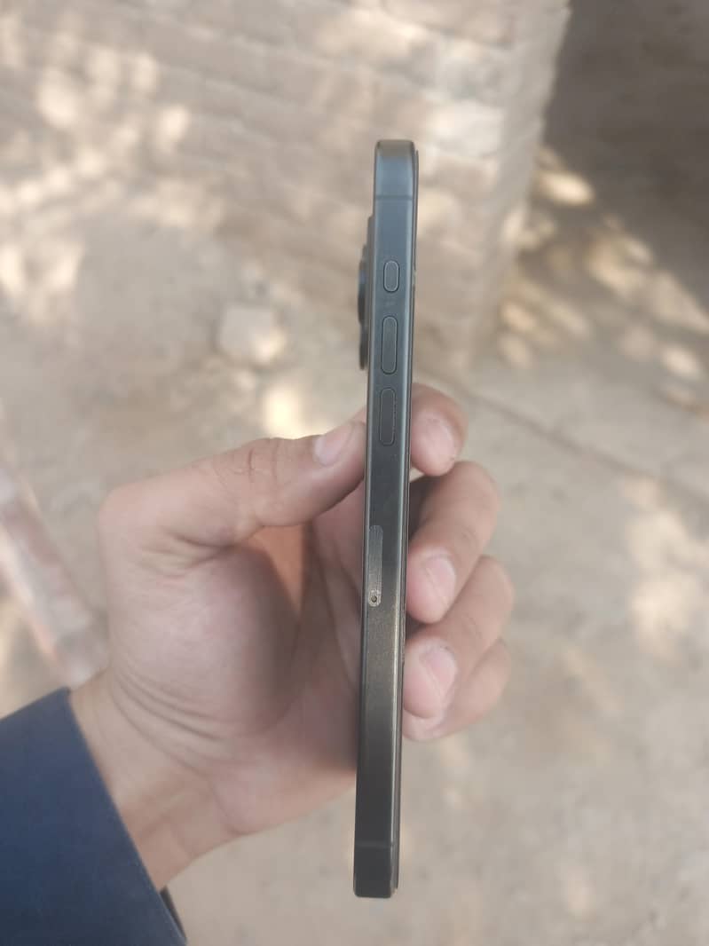 Apple iPhone 15 Pro Max 3