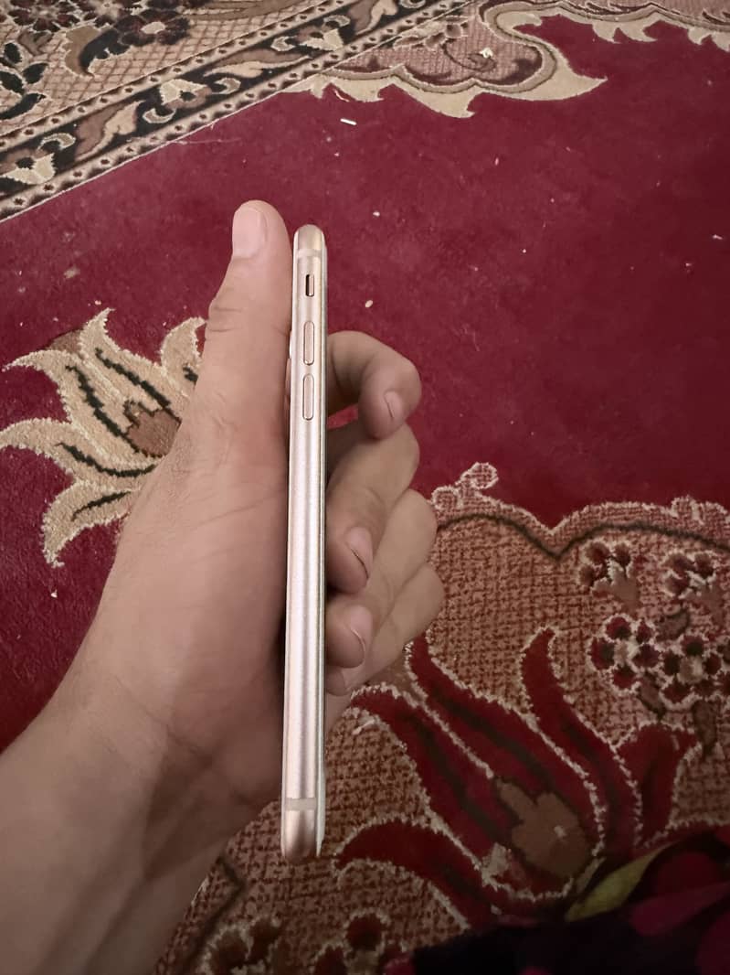 Apple iPhone 8 4