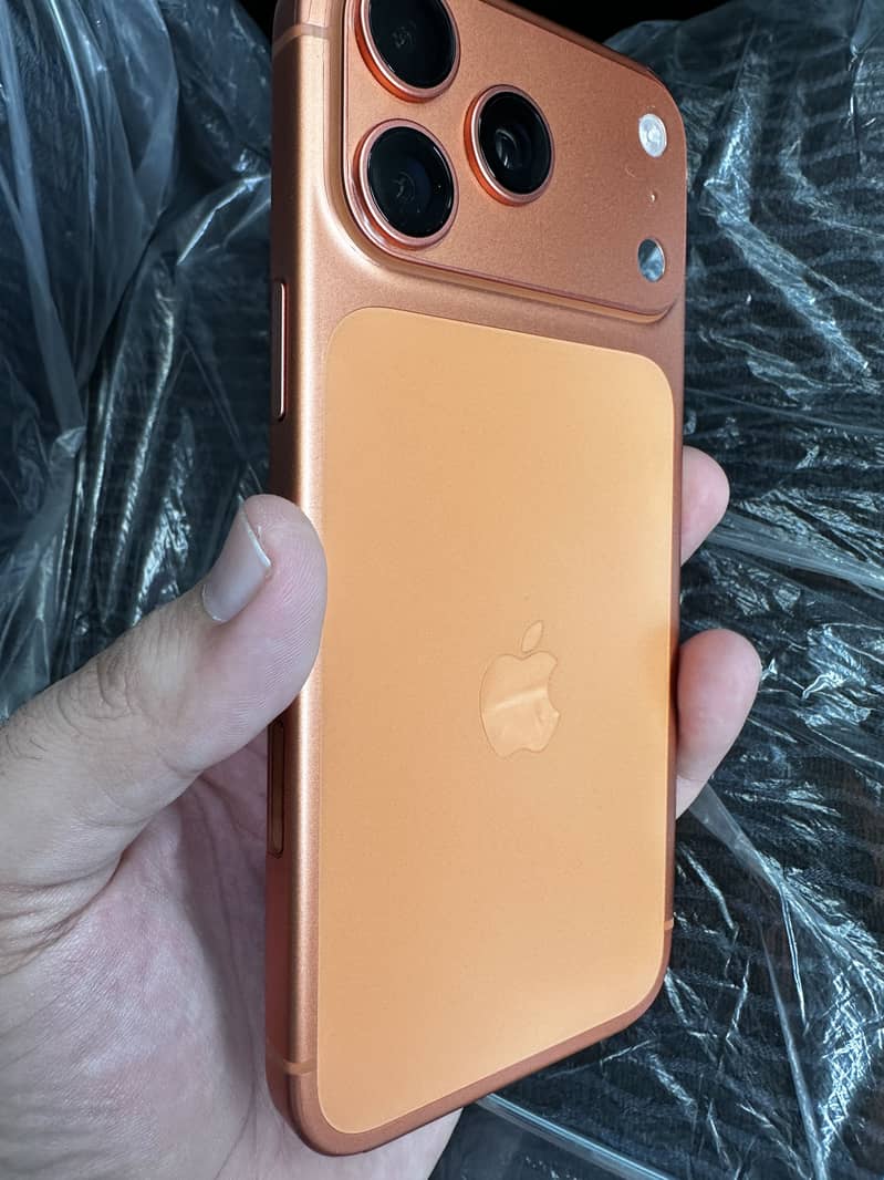 Apple iPhone 17 Pro Max 3