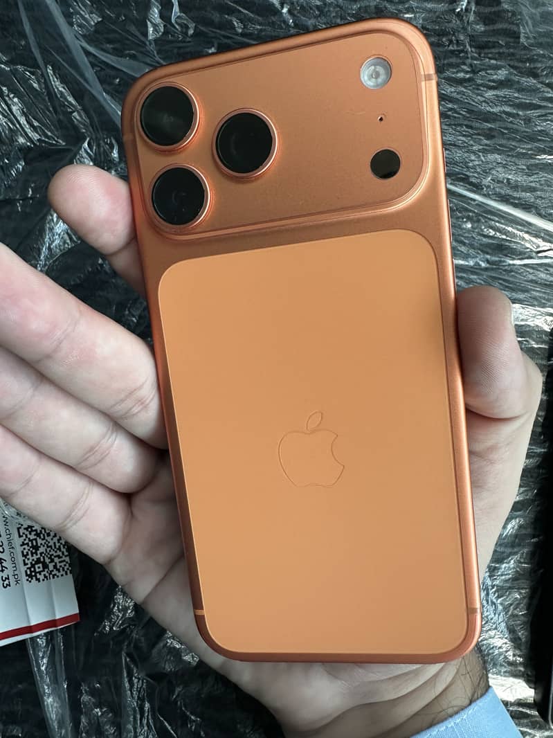 Apple iPhone 17 Pro Max 4