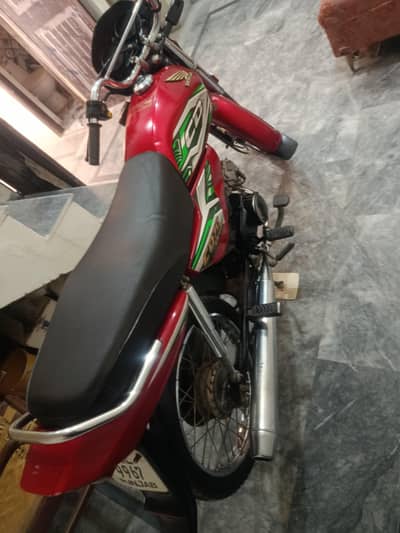 dream 70 2023 red