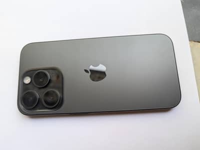 Apple iPhone 15 Pro 100% battery health