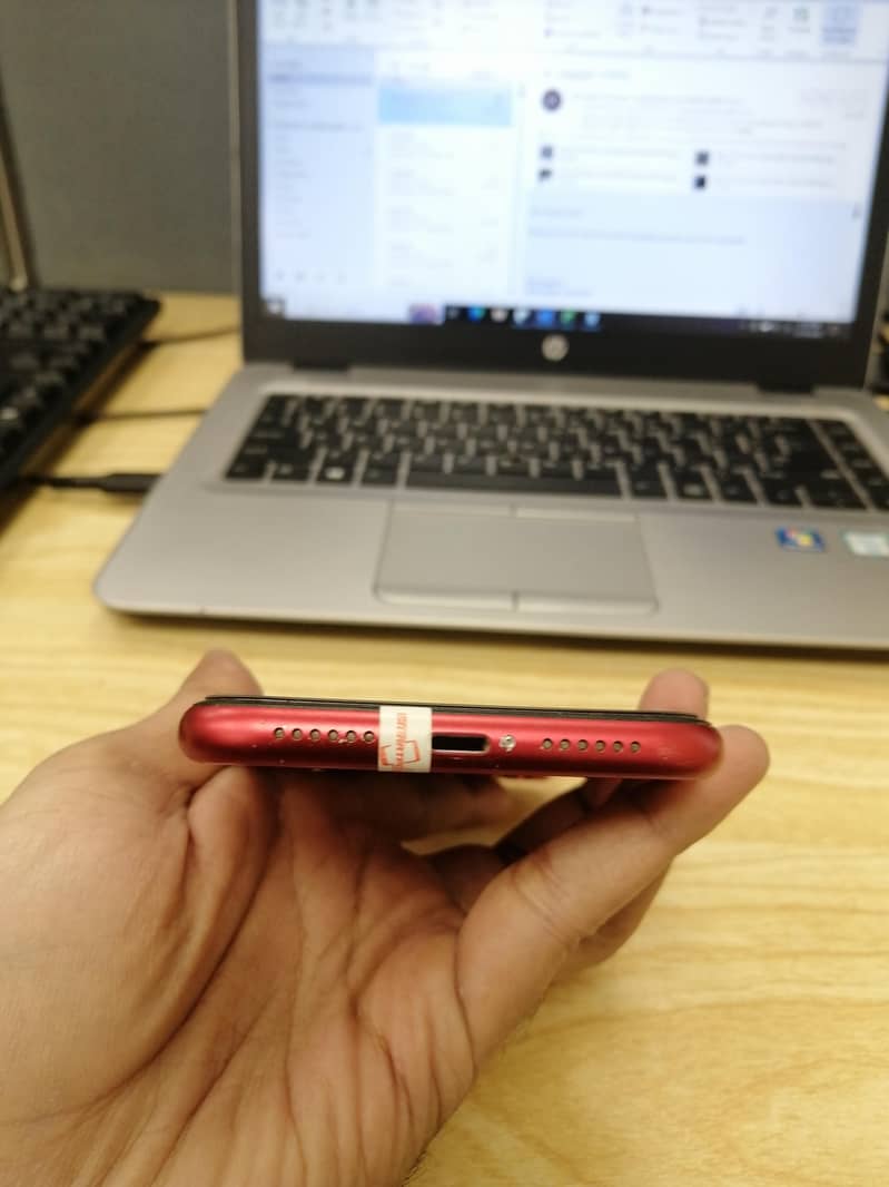 Apple iPhone 11 4
