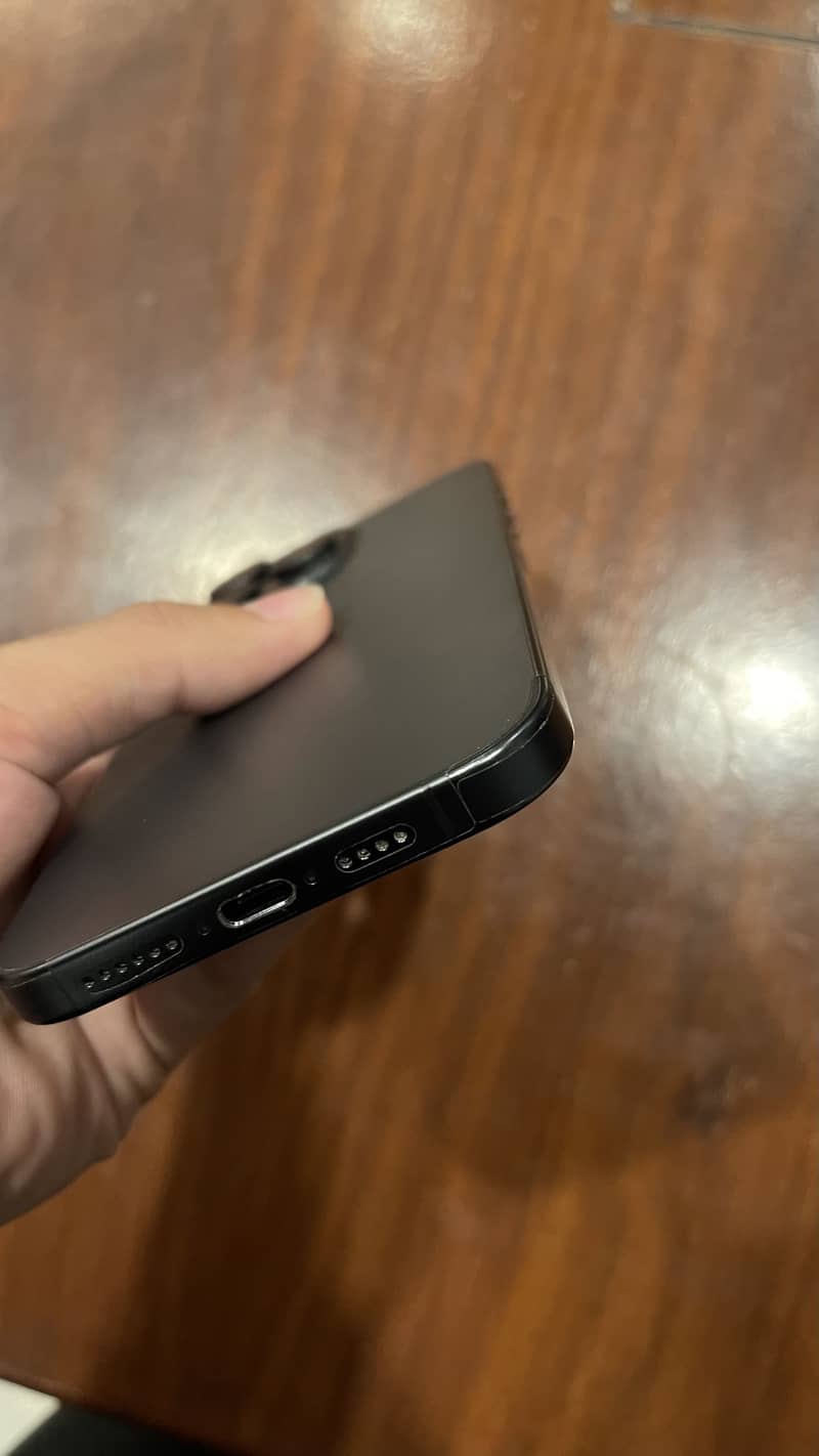 Apple iPhone 15 Pro Max 4