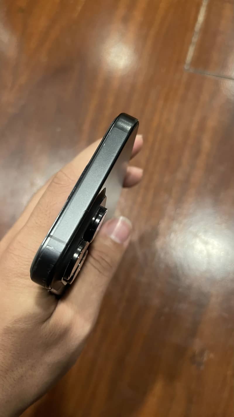 Apple iPhone 15 Pro Max 6