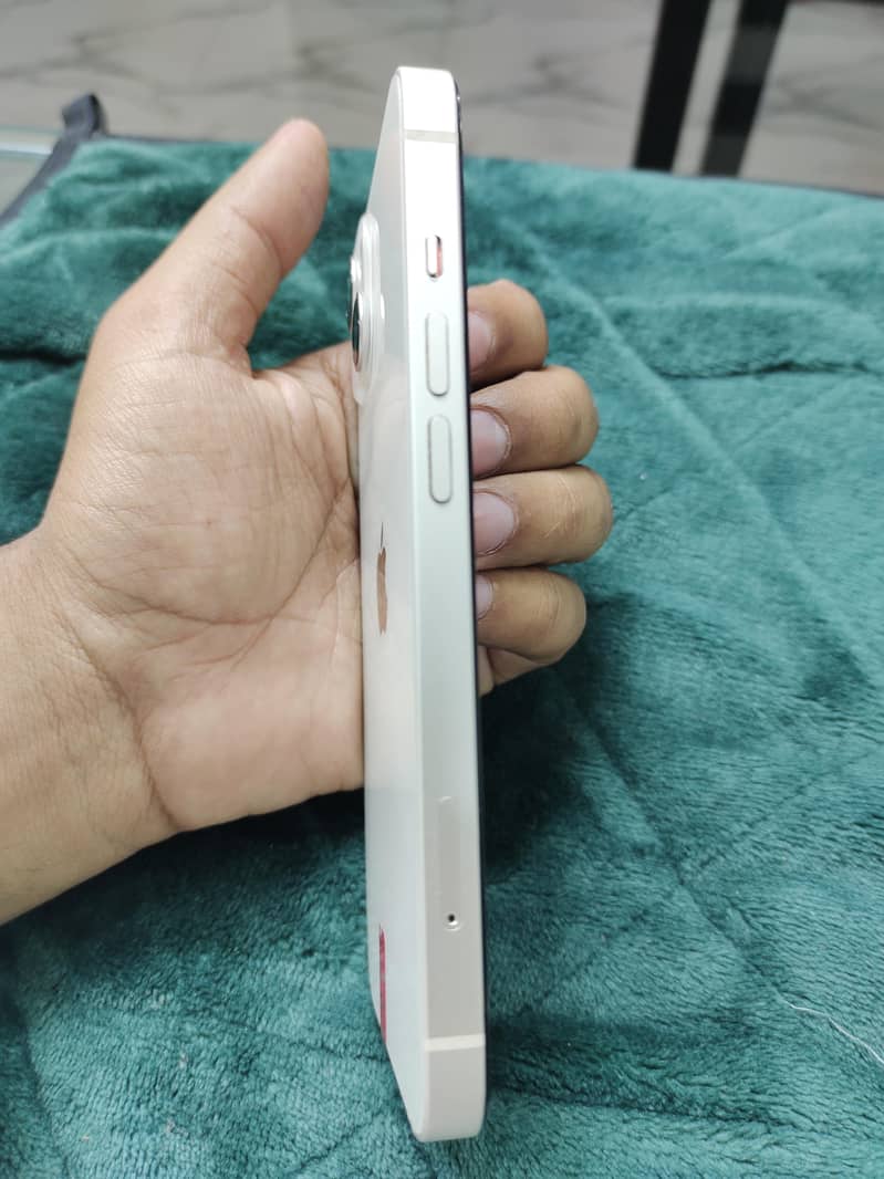 Apple iPhone 13 2
